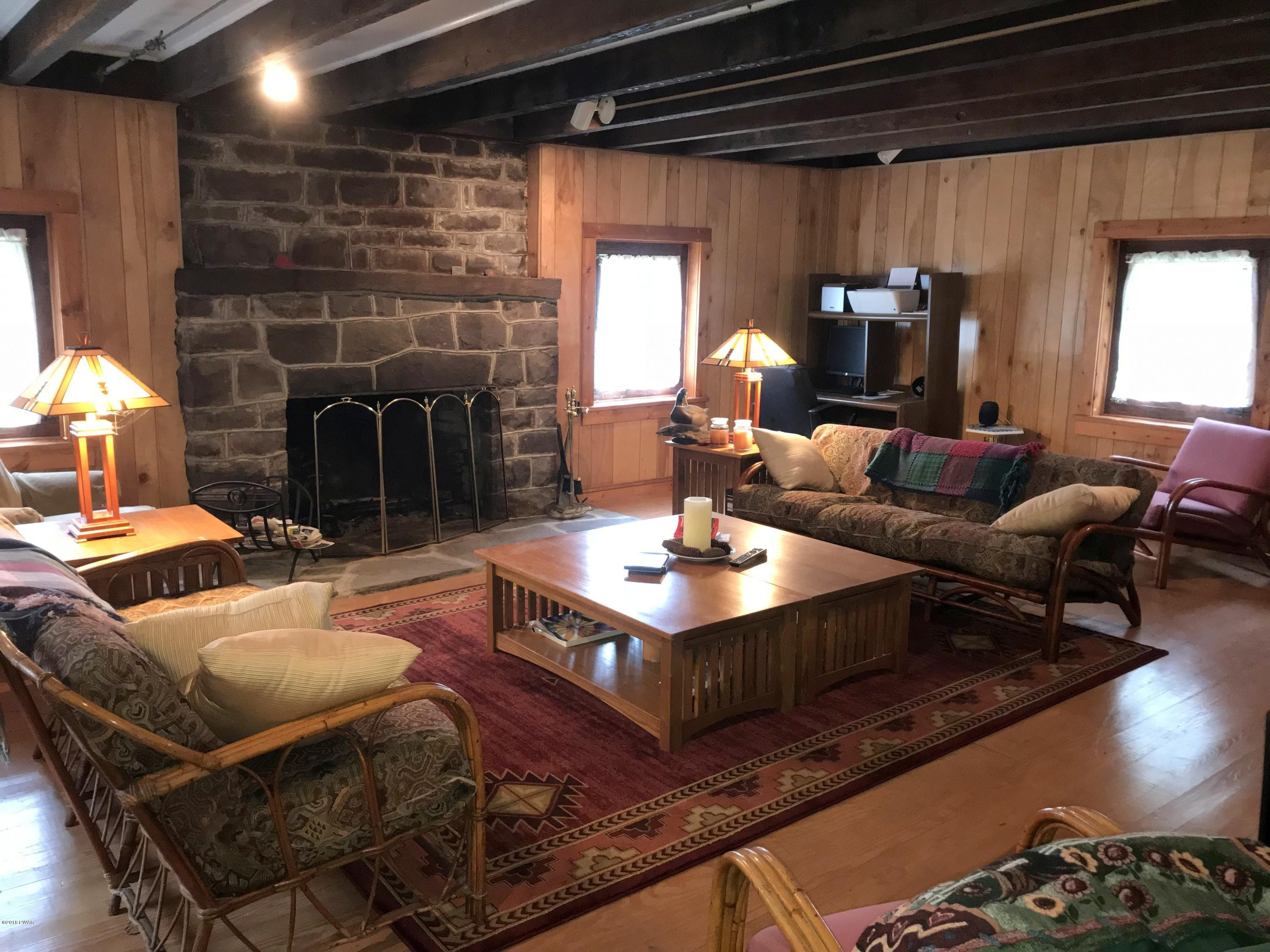 59 Sterling Road Newfoundland, PA 18445 - Photo 8 of 23 Living room