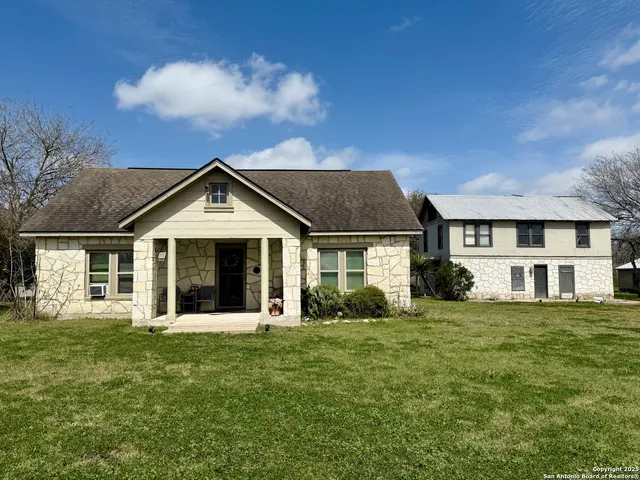 $150,000 | 705 Weir, Karnes City, TX 78118