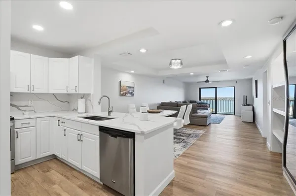 $2,400 | 7300 Sun Island Drive South, Unit 905, South Pasadena, FL 33707
