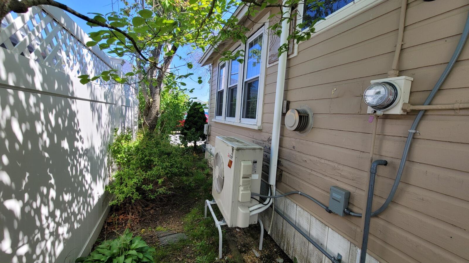 5 Dale Avenue Onset, MA 02558 - Photo 4 of 18 Side of House