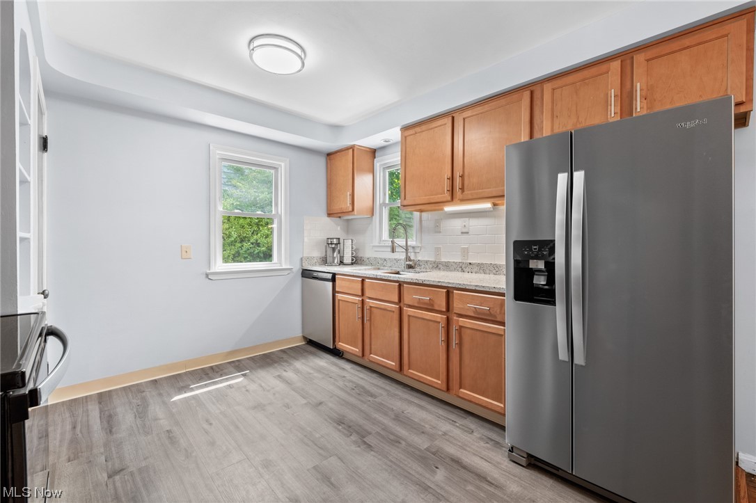 3694 Grosvenor Road Cleveland, OH 44118 - Photo 5 of 29