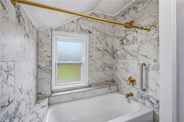 $1,100 | 523 Grant Street, Sharon, PA 16146