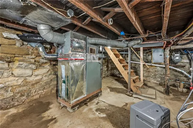 $1,100 | 523 Grant Street, Sharon, PA 16146