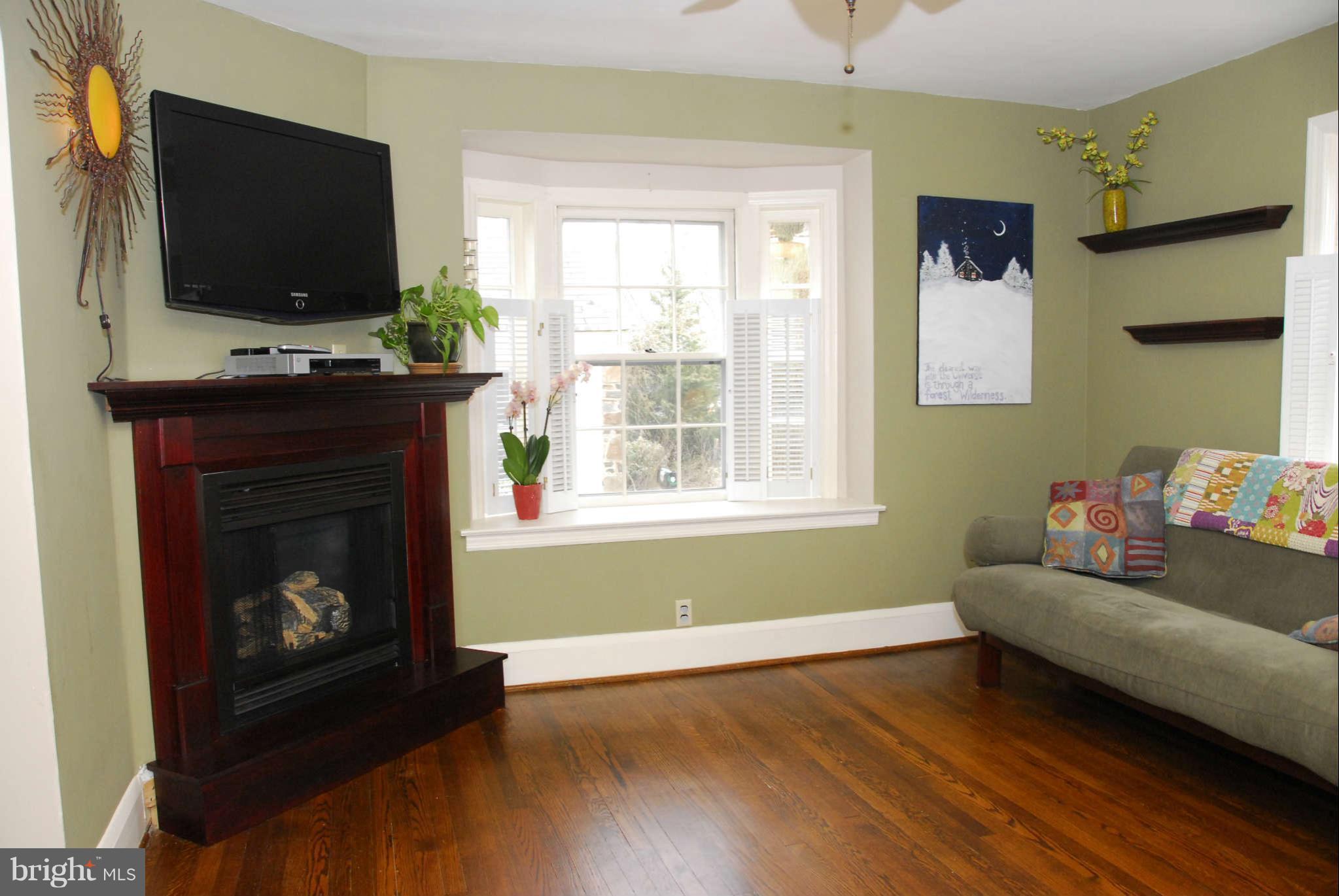 5702 Ranny Road Baltimore, MD 21209 - Photo 3 of 28 Living Room with Hardwood Floors