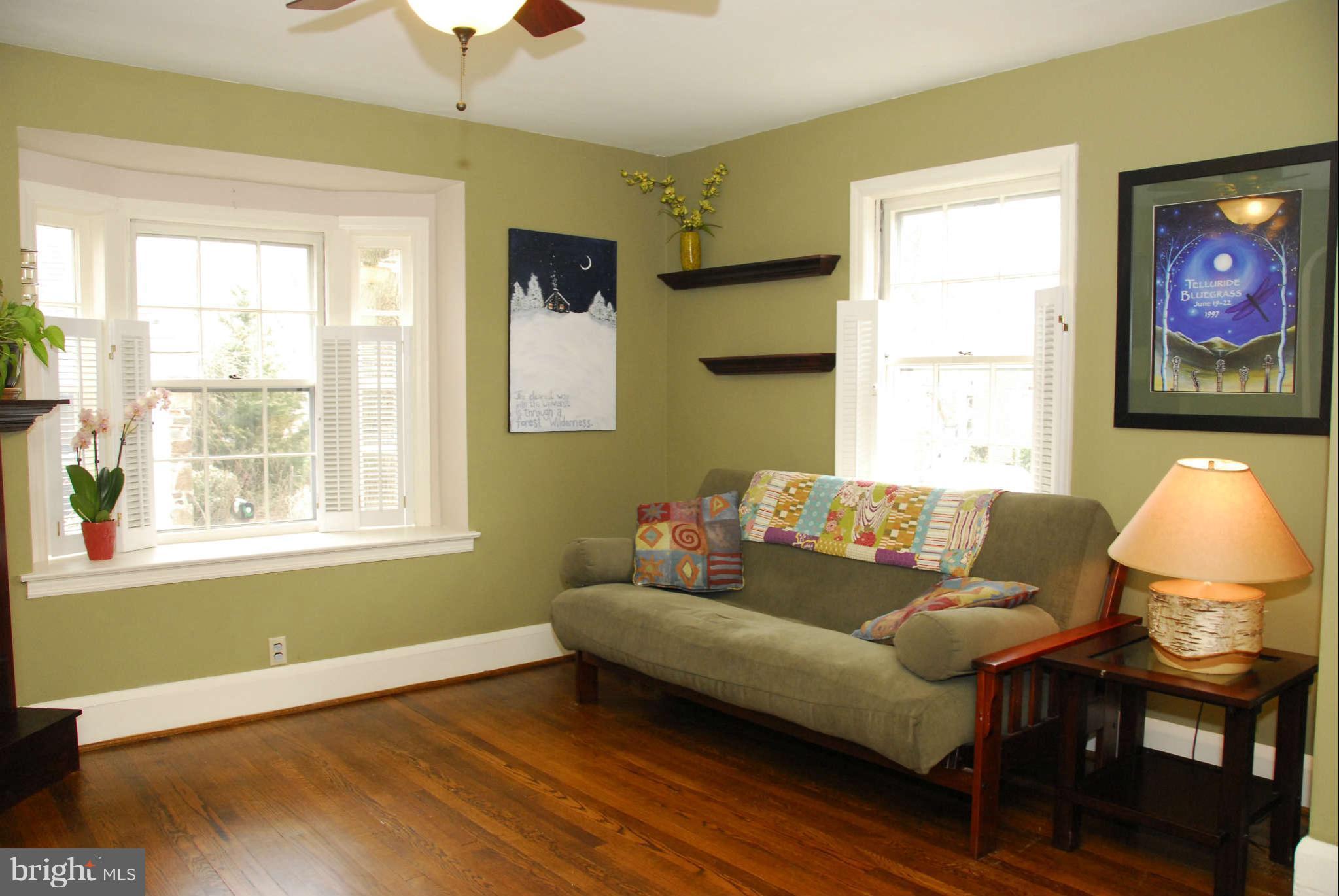 5702 Ranny Road Baltimore, MD 21209 - Photo 4 of 28 Living Room
