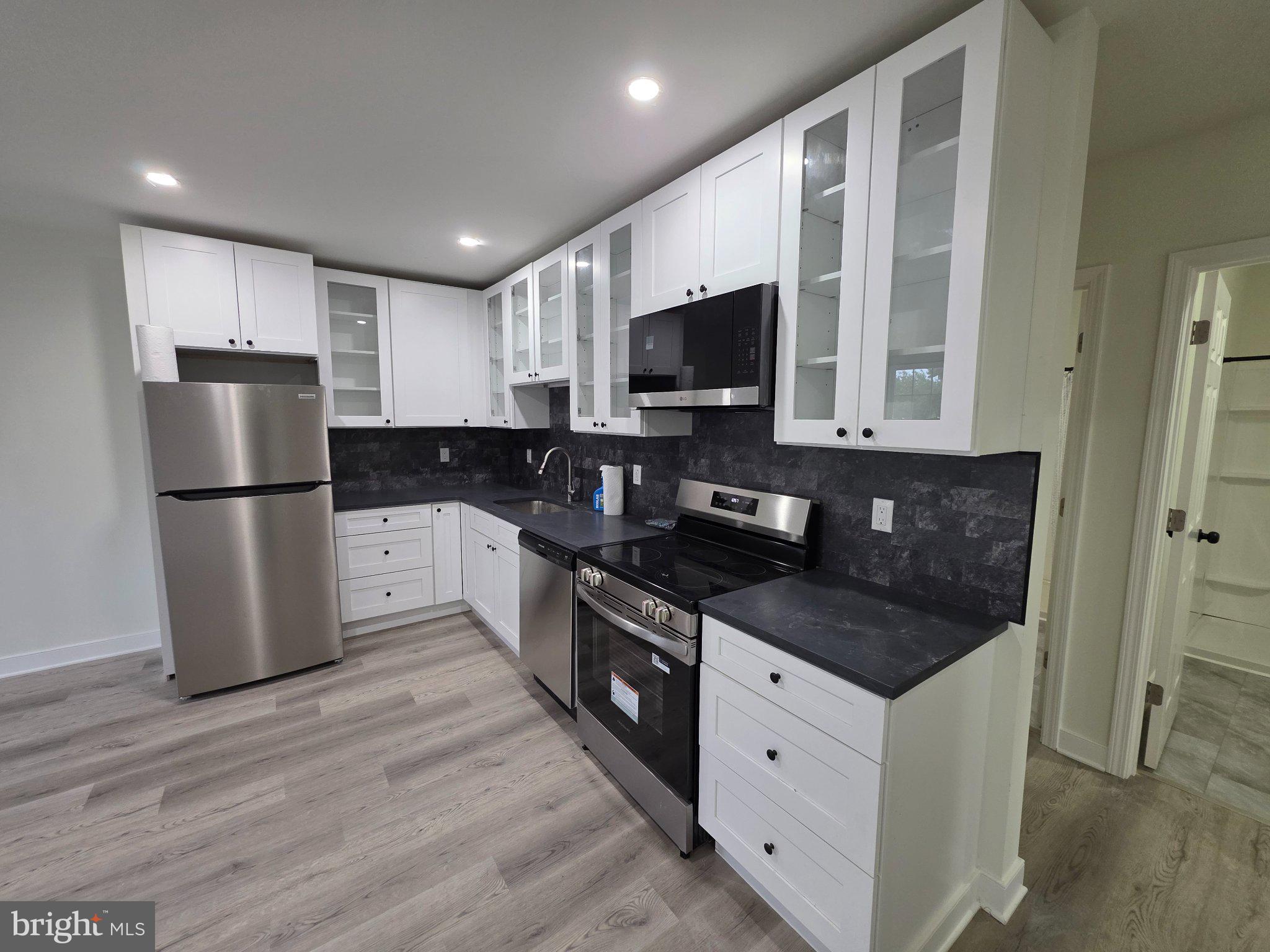 625 Cooper Street, Unit B Beverly, NJ 08010 - Photo 5 of 13 Gallery Image 5