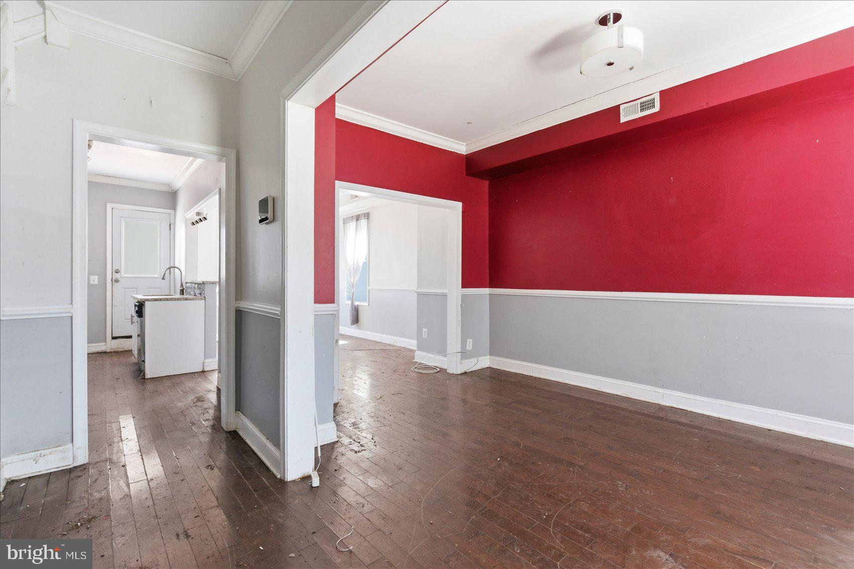 209 South Tremont Road Baltimore, MD 21229 - Photo 3 of 34