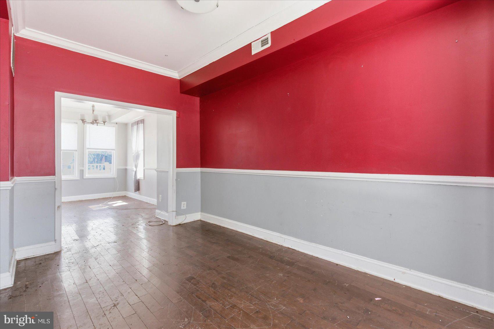 209 South Tremont Road Baltimore, MD 21229 - Photo 4 of 34