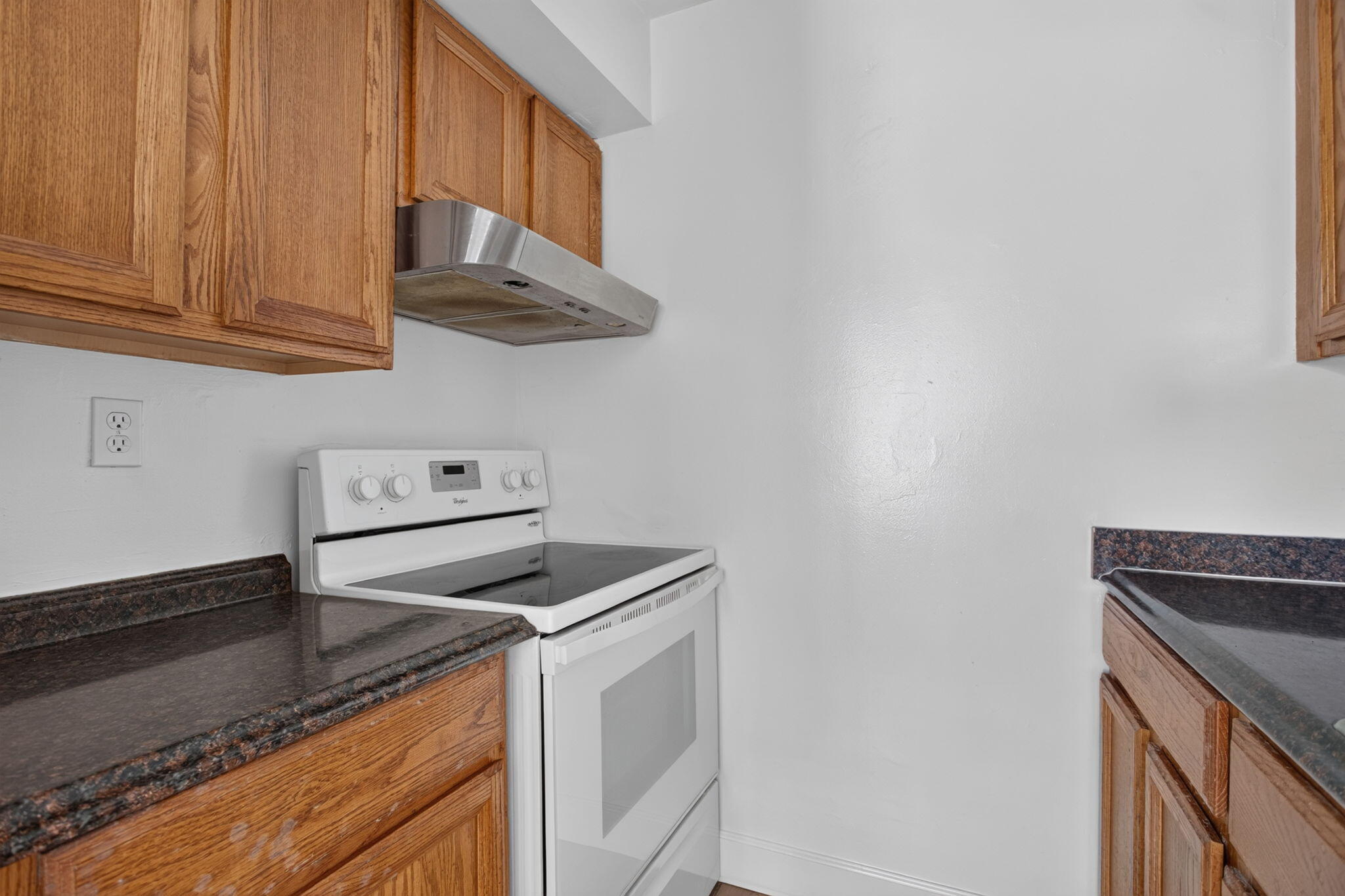2141 Northeast 42nd Street, Unit 101 Lighthouse Point, FL 33064 - Photo 9 of 17 13-web-or-mls-2141-1021