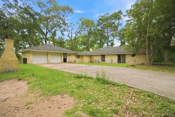 $450,000 | 6161 Woodland Lakes Loop, Willis, TX 77378