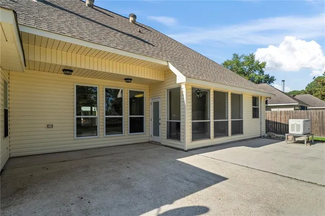 $325,000 | 13208 Riverlake Drive, Covington, LA 70435