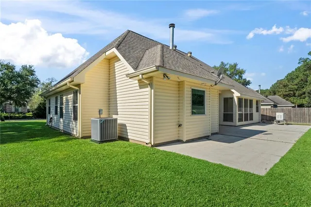 $325,000 | 13208 Riverlake Drive, Covington, LA 70435