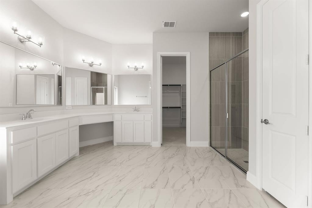 132 Evanston Court Rhome, TX 76078 - Photo 26 of 40 132 Evanston-Primary Suite-3