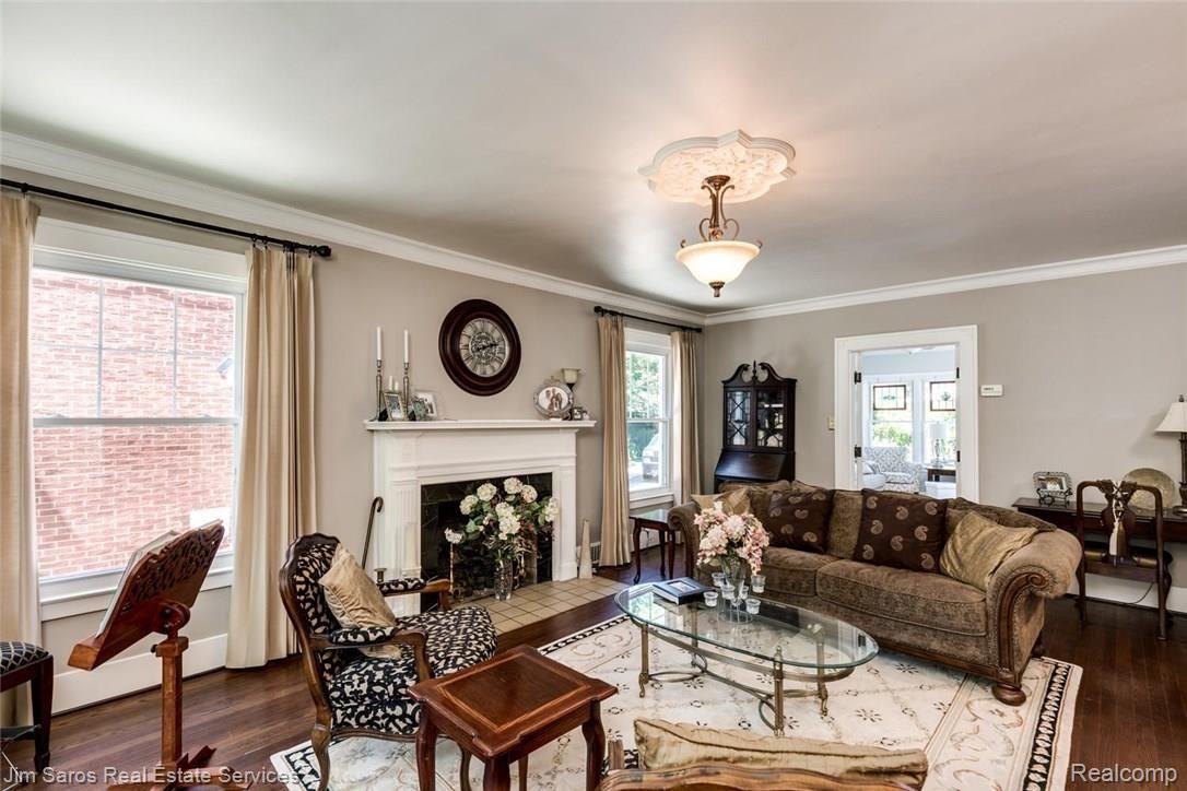 262 Moran Road Grosse Pointe, MI 48236 - Photo 2 of 28 262 Moran Rd Grosse Pointe-large-007-17-262 Moran0007FULL-1500x1000-72dpi.jpg