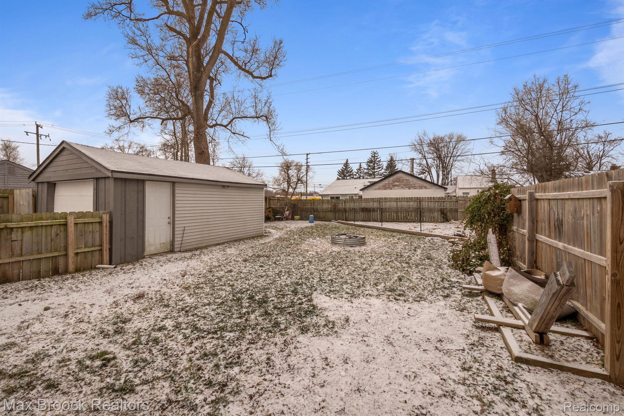 22025 Springbrook Avenue Farmington, MI 48336 - Photo 6 of 24 Gallery Image 6