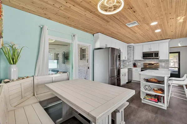 $3,500 | 2444 34th Avenue North, St. Petersburg, FL 33713