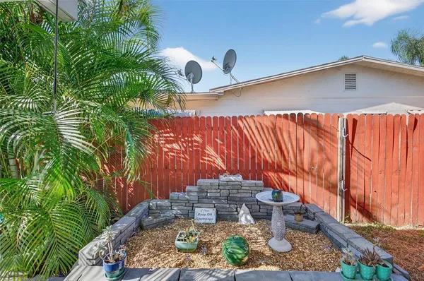 $3,500 | 2444 34th Avenue North, St. Petersburg, FL 33713