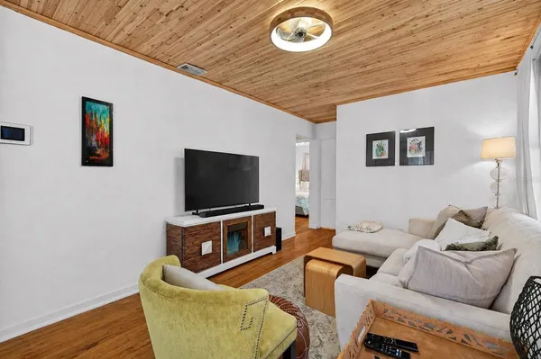 $3,500 | 2444 34th Avenue North, St. Petersburg, FL 33713