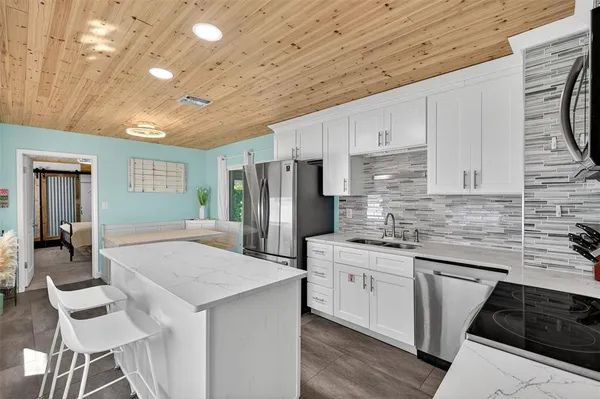 $3,500 | 2444 34th Avenue North, St. Petersburg, FL 33713
