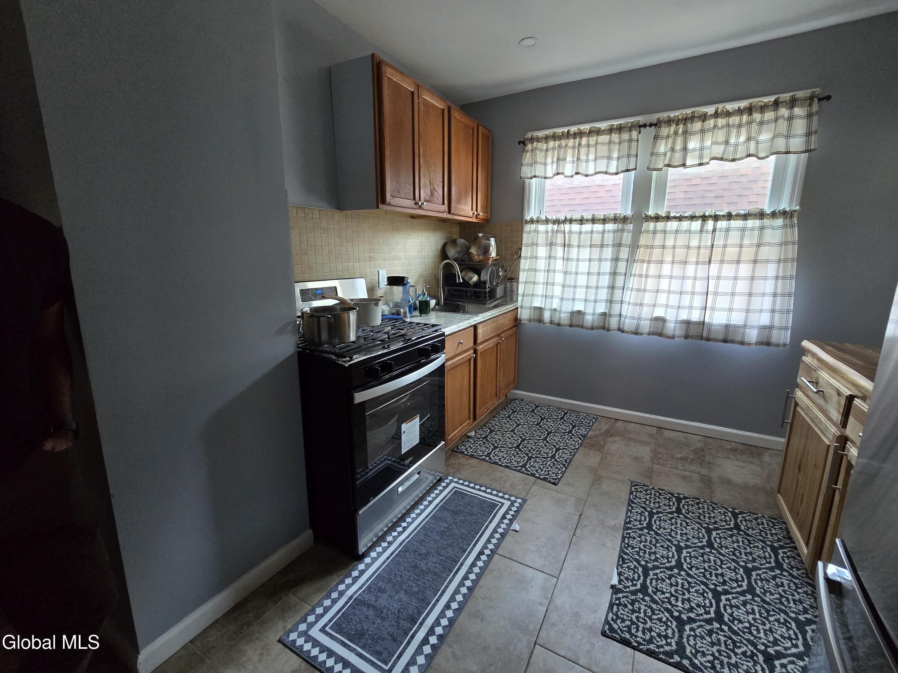 231 Division Street Schenectady, NY 12304 - Photo 6 of 9 231 Division - Kitchen