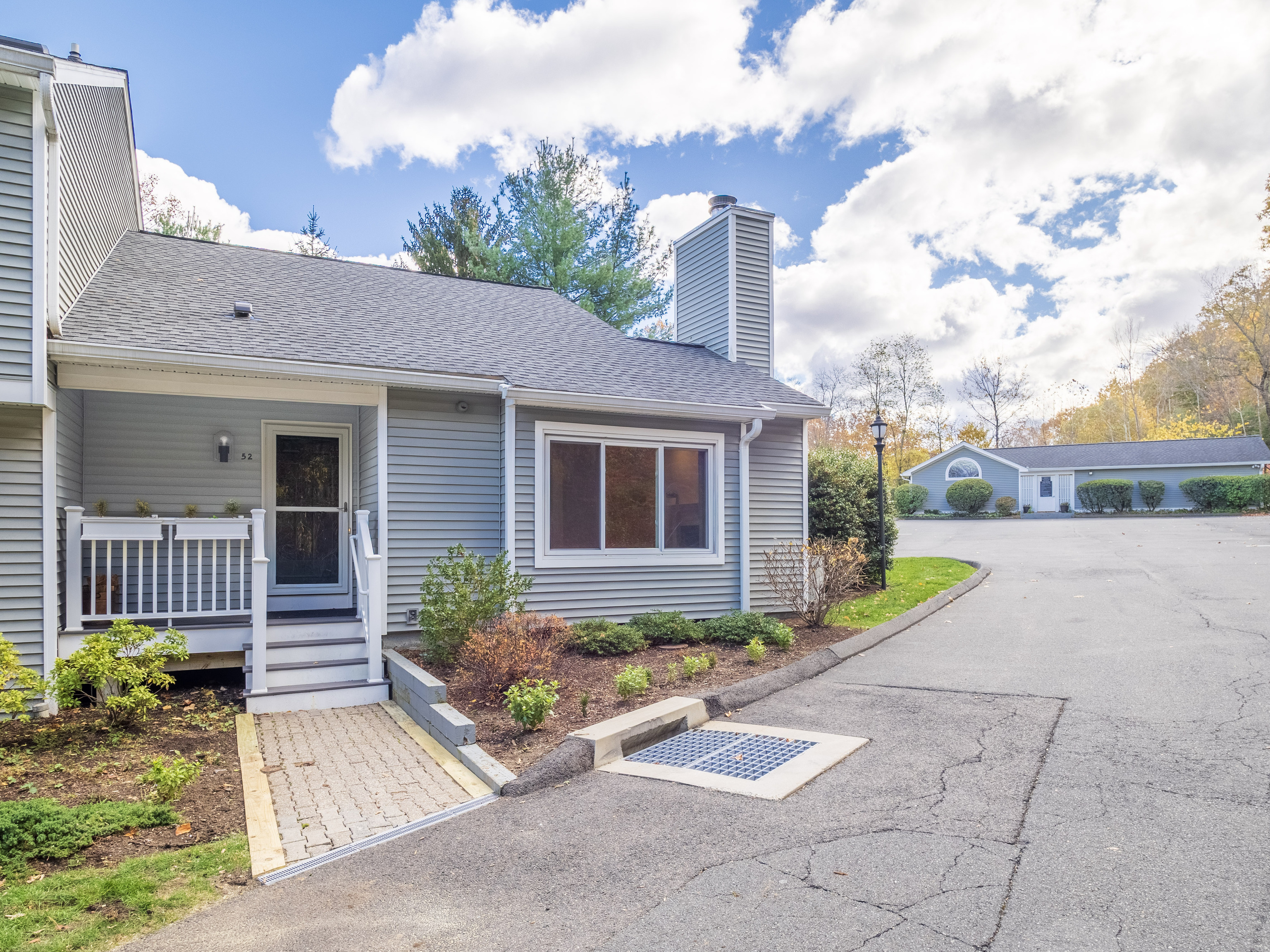 52 Glen Ridge, Unit 52 Wilton, CT 06897 - Photo 20 of 27 a house with a garden view