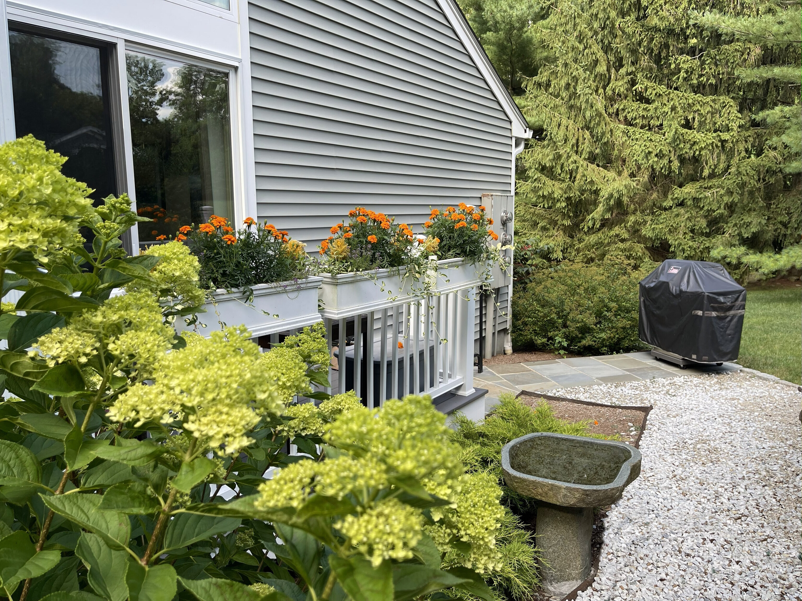 52 Glen Ridge, Unit 52 Wilton, CT 06897 - Photo 4 of 27 a view of a back yard of the house and a garden