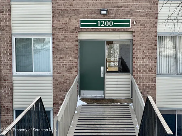 $179,400 | 1210 Summit Pointe, Scranton, PA 18508