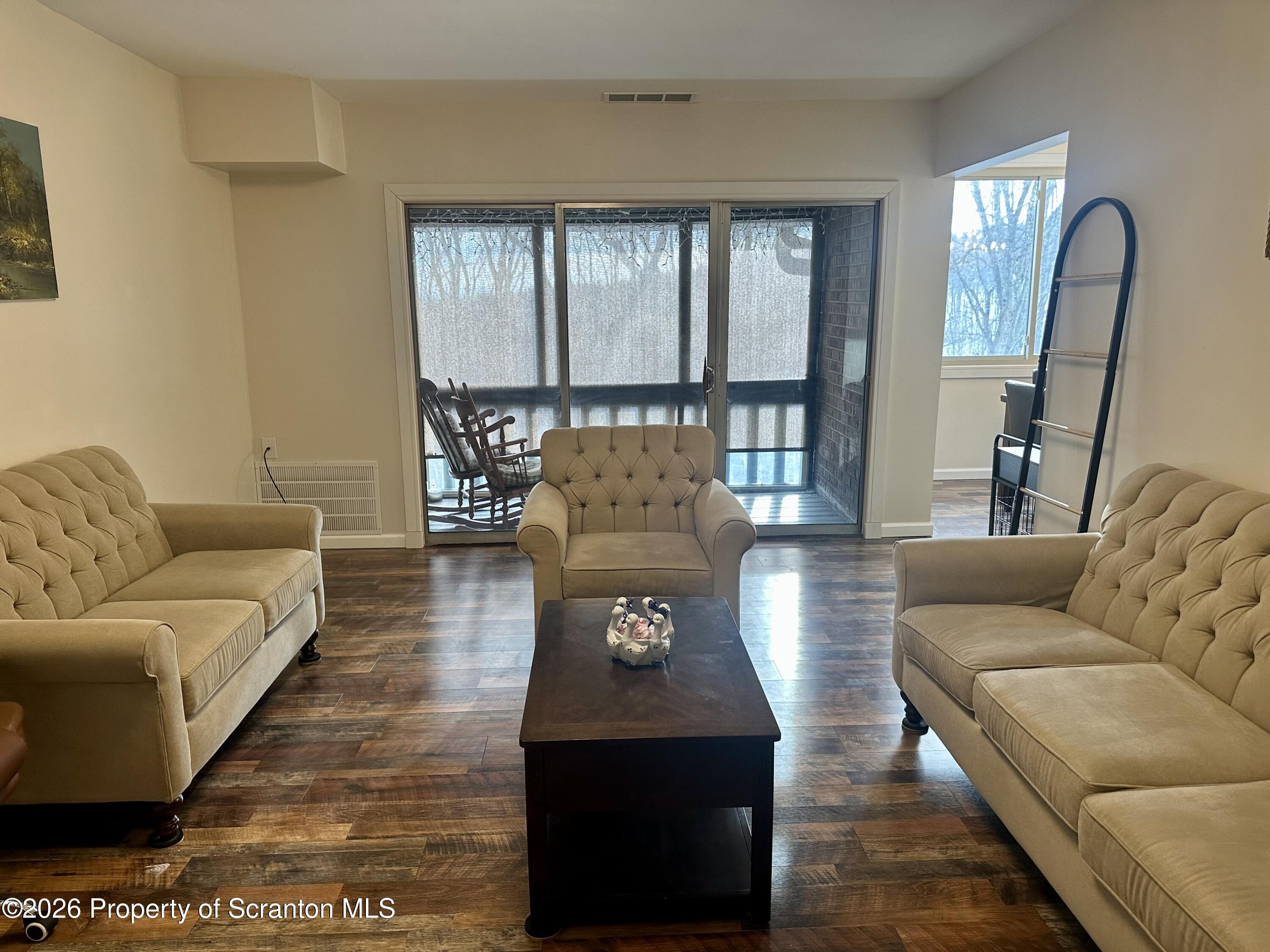 1210 Summit Pointe Scranton, PA 18508 - Photo 7 of 35 IMG_9007