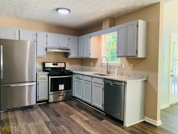 $2,450 | 30 Standing Rock Road, Senoia, GA 30276