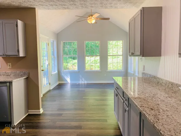 $2,450 | 30 Standing Rock Road, Senoia, GA 30276