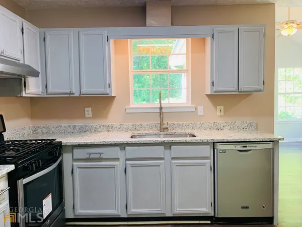 $2,450 | 30 Standing Rock Road, Senoia, GA 30276