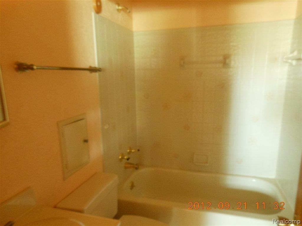 11680 Appleton Avenue Redford, MI 48239 - Photo 7 of 10 023.JPG