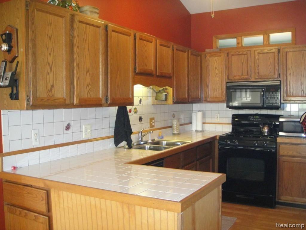 3366 Dutcher Road Howell, MI 48843 - Photo 2 of 20 Spacious Kitchen.jpg