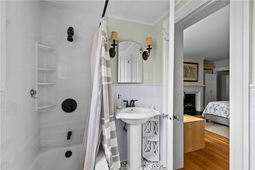 36 Kay Street, Unit 5 Newport, RI 02840 - Photo 15 of 26 Primary En-suite Bath