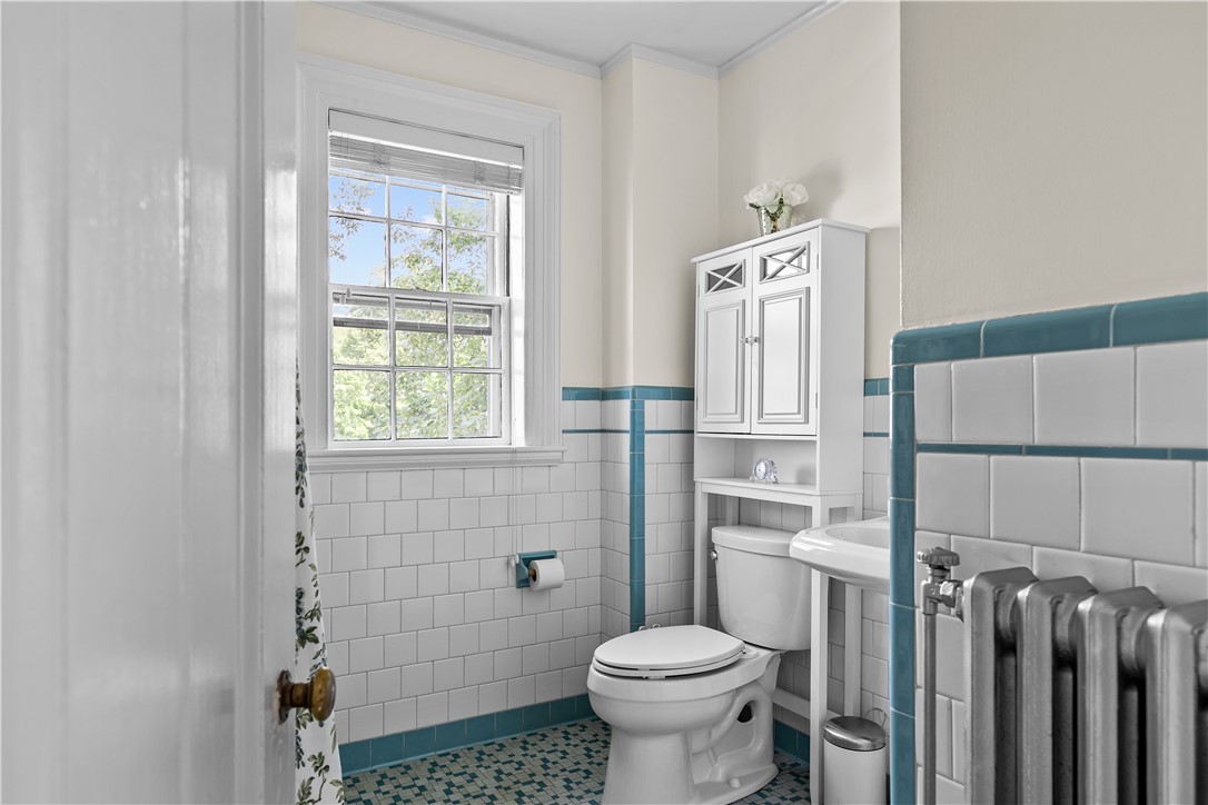 36 Kay Street, Unit 5 Newport, RI 02840 - Photo 21 of 26 Guest En-Suite Bath