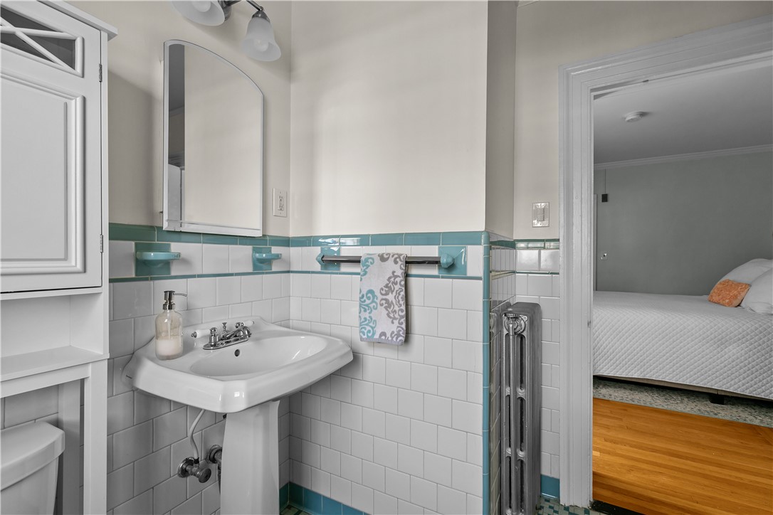 36 Kay Street, Unit 5 Newport, RI 02840 - Photo 22 of 26 Guest En-Suite Bath