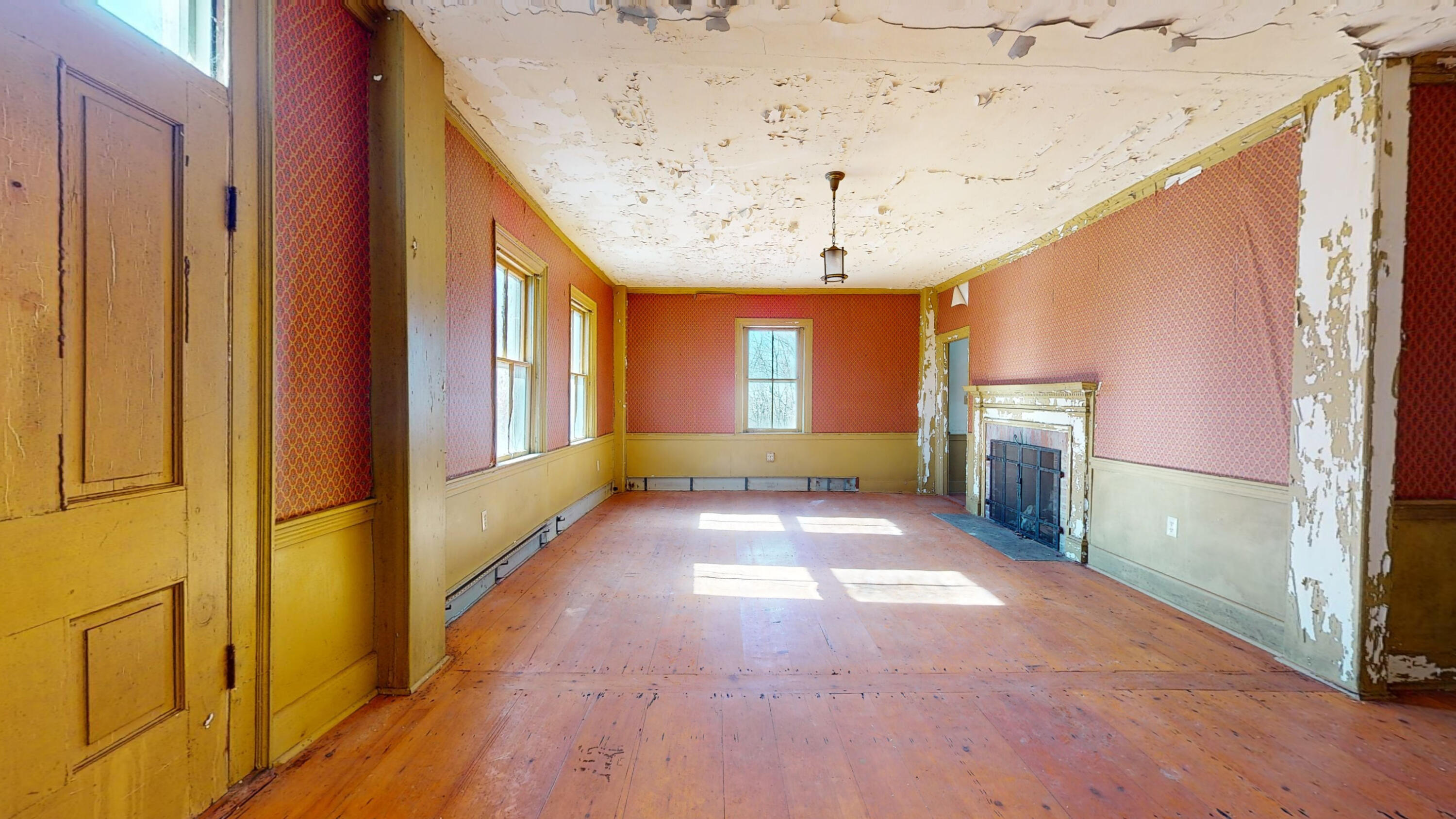 1615 Friendship Road Waldoboro, ME 04572 - Photo 11 of 39 LivingRoom3