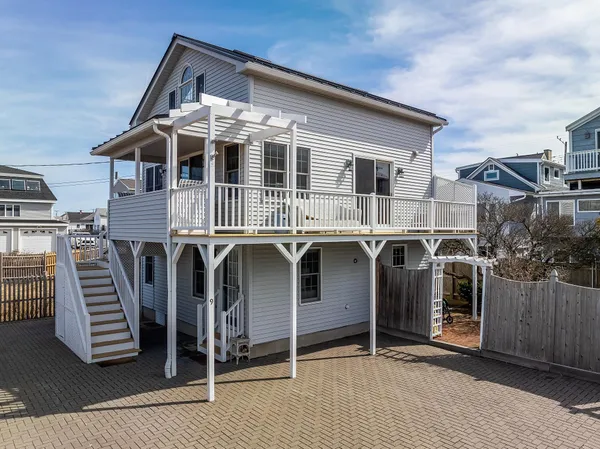 $1,075,000 | 9 Robert Lane, Wells, ME 04090