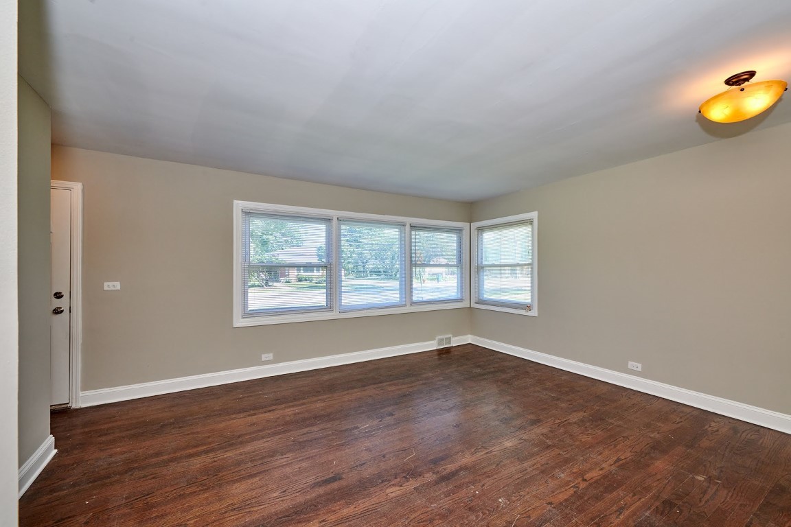7810 East Prairie Road Skokie, IL 60076 - Photo 2 of 17