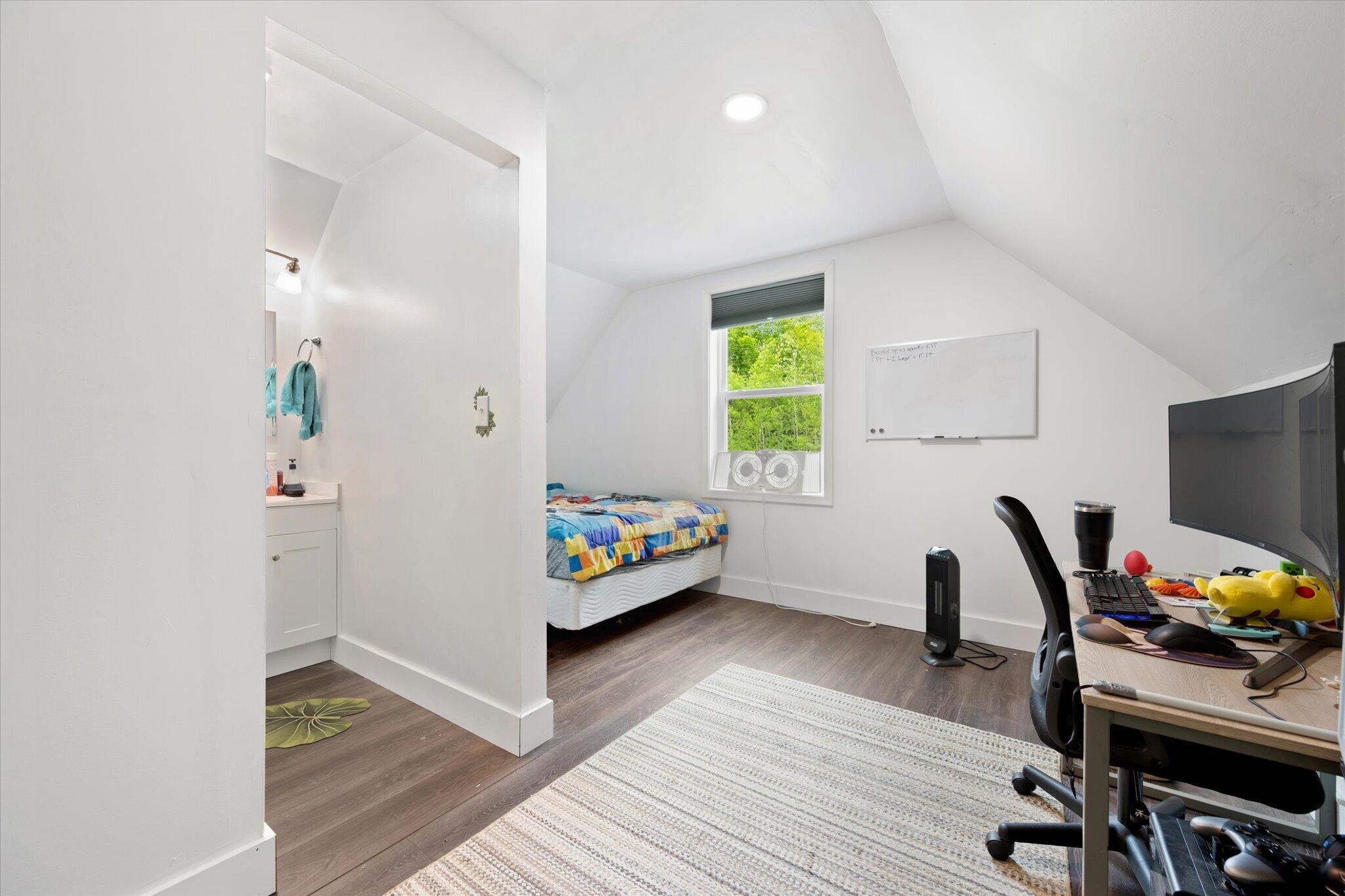 89 Wickett Farm Road Bucksport, ME 04416 - Photo 19 of 44 19-2nd Floor En Suite