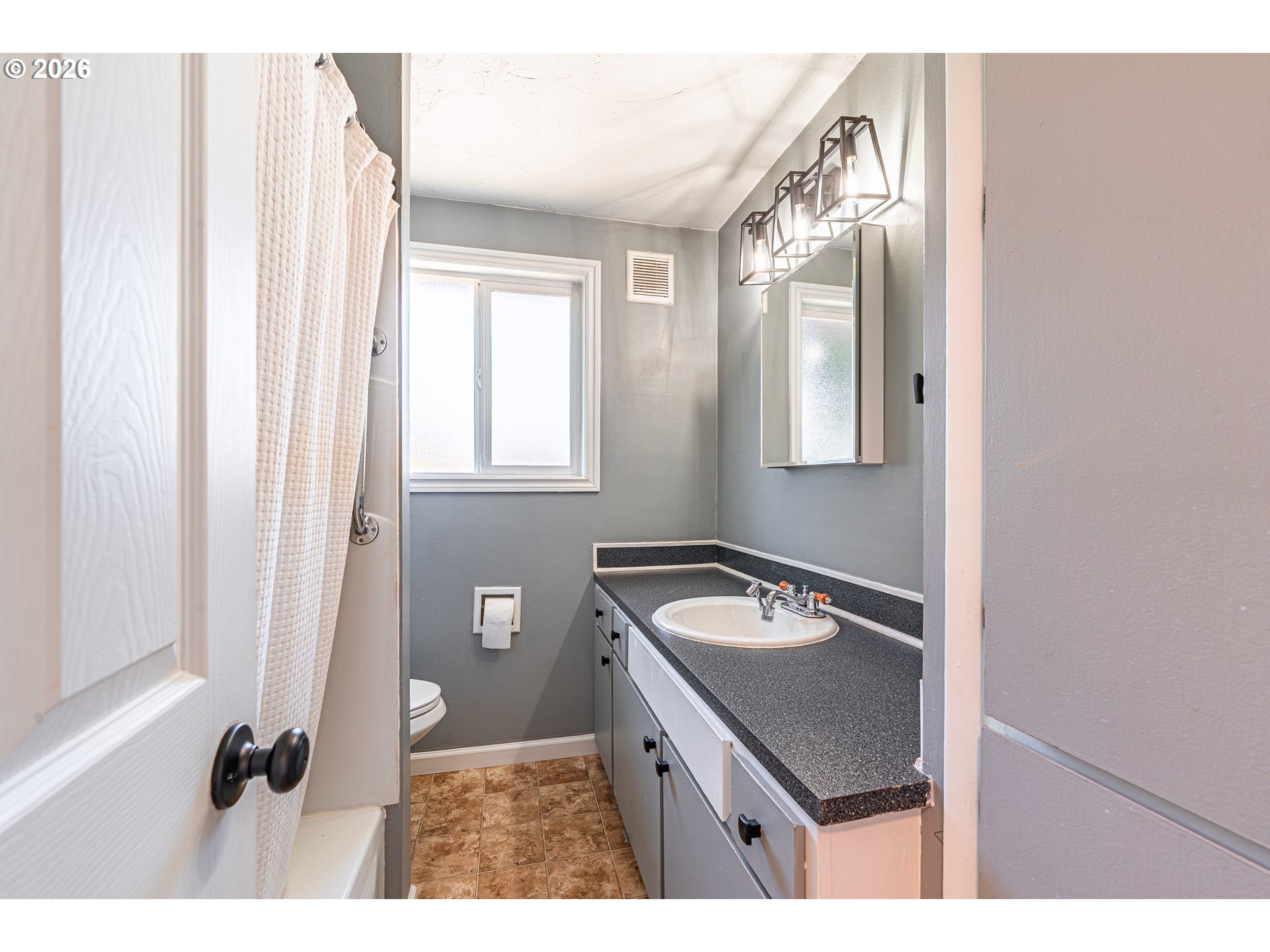 2410 Gilham Road Eugene, OR 97408 - Photo 11 of 27