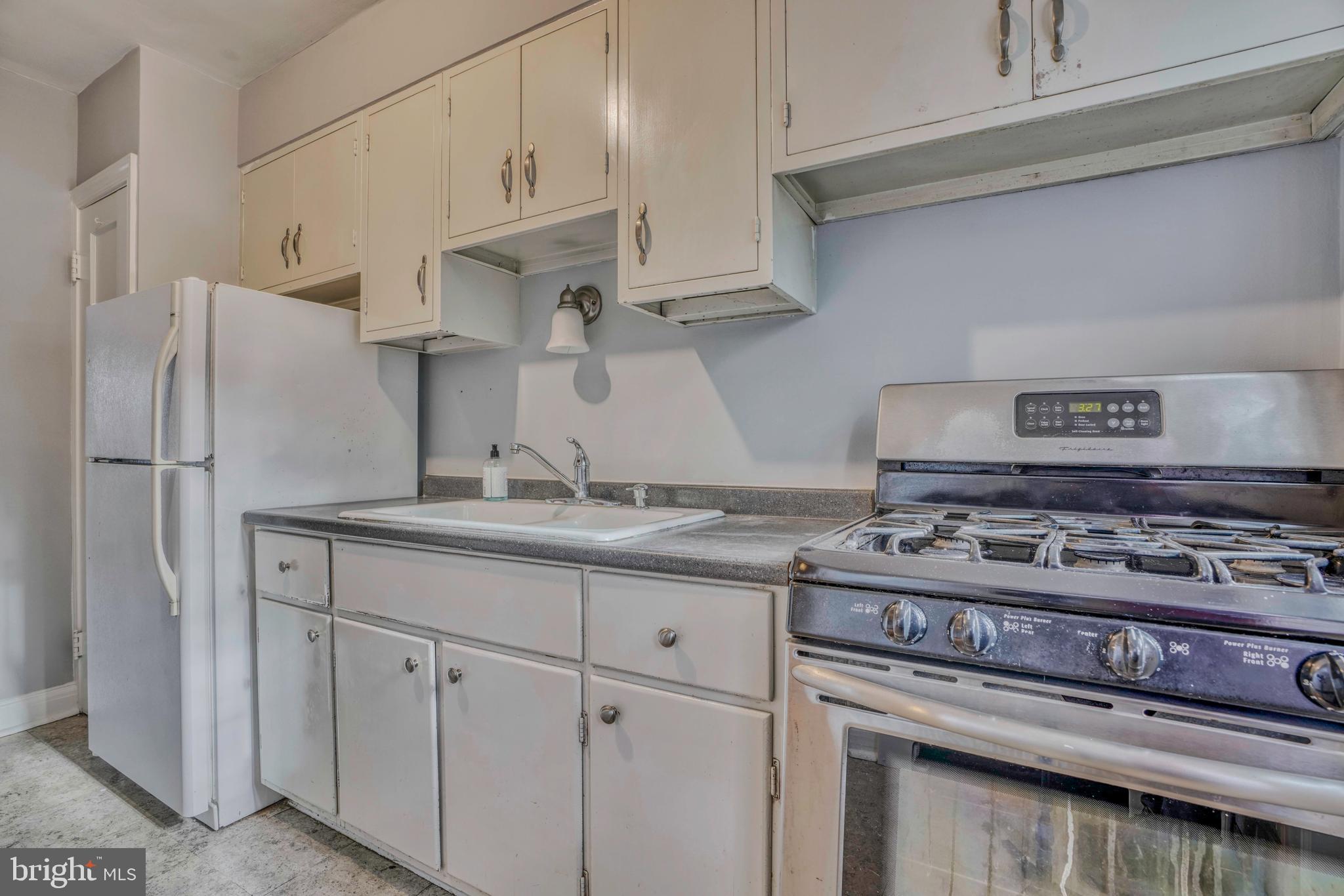 3906 Ednor Road Baltimore, MD 21218 - Photo 10 of 26