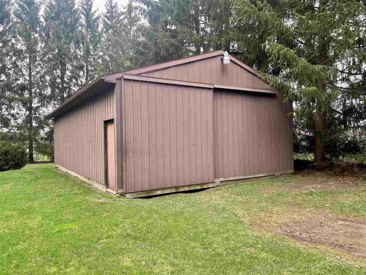 10070 Frost Road Freeland, MI 48623 - Photo 22 of 23 50071882-21.JPG