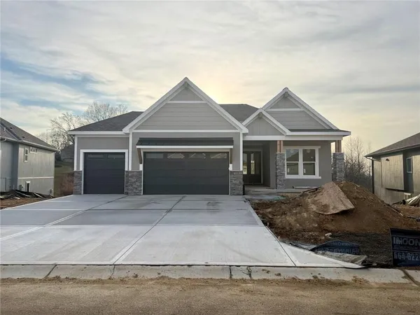 $875,000 | 5110 Montebella Drive, Riverside, MO 64150