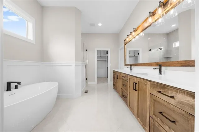 $875,000 | 5110 Montebella Drive, Riverside, MO 64150