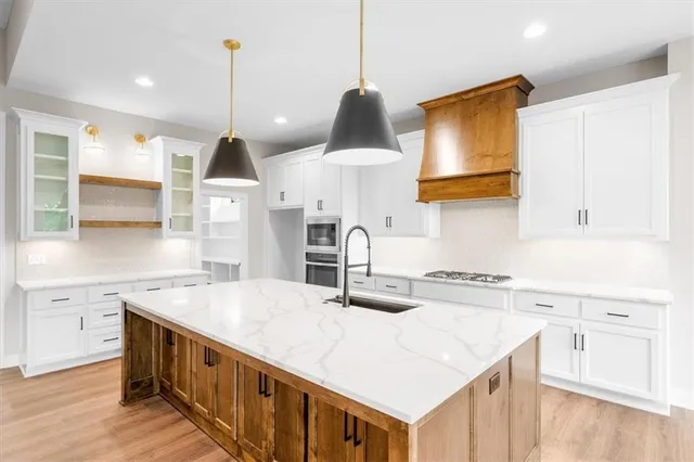 $875,000 | 5110 Montebella Drive, Riverside, MO 64150