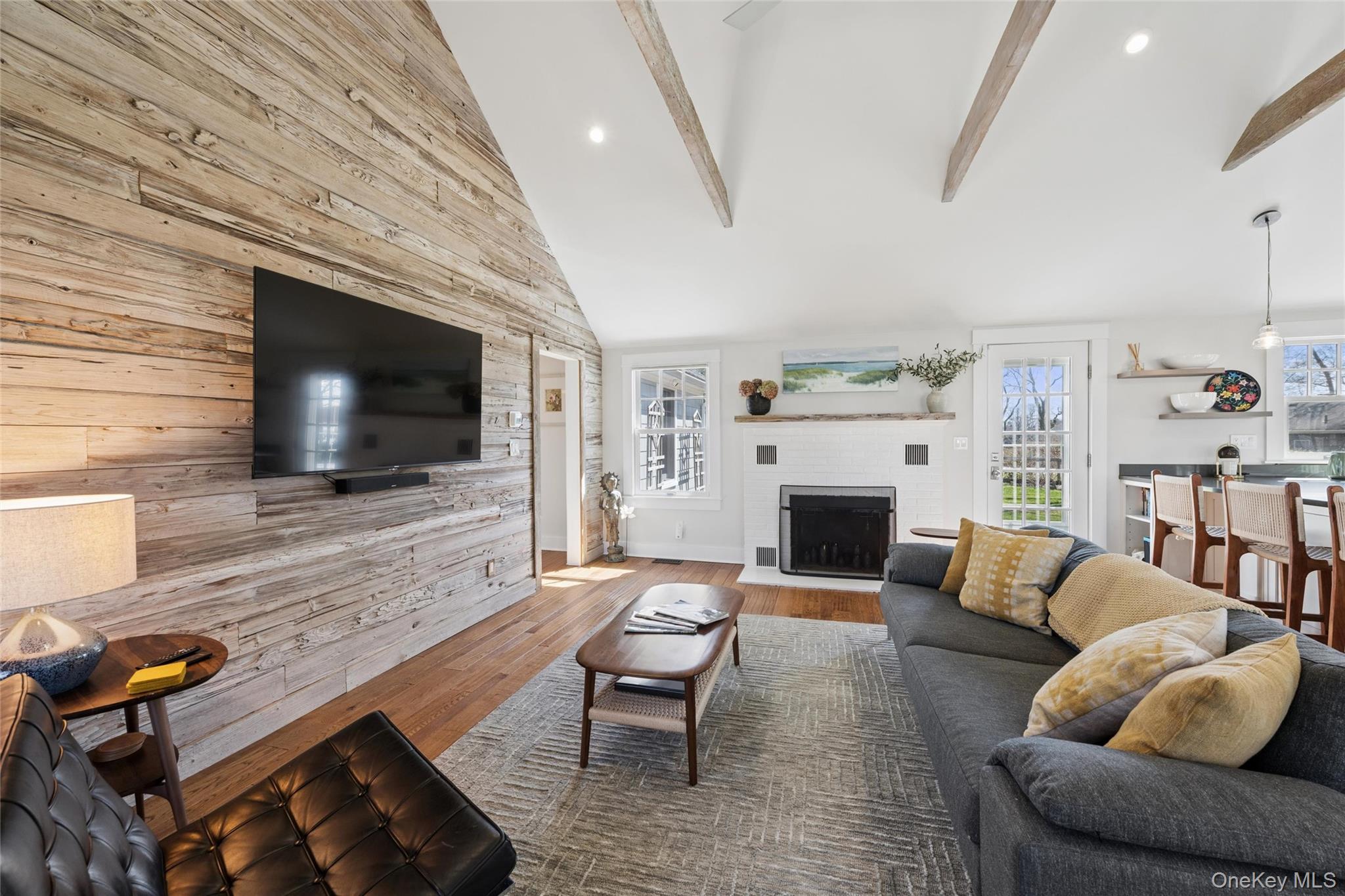 250 Oak Road New Suffolk, NY 11956 - Photo 2 of 23