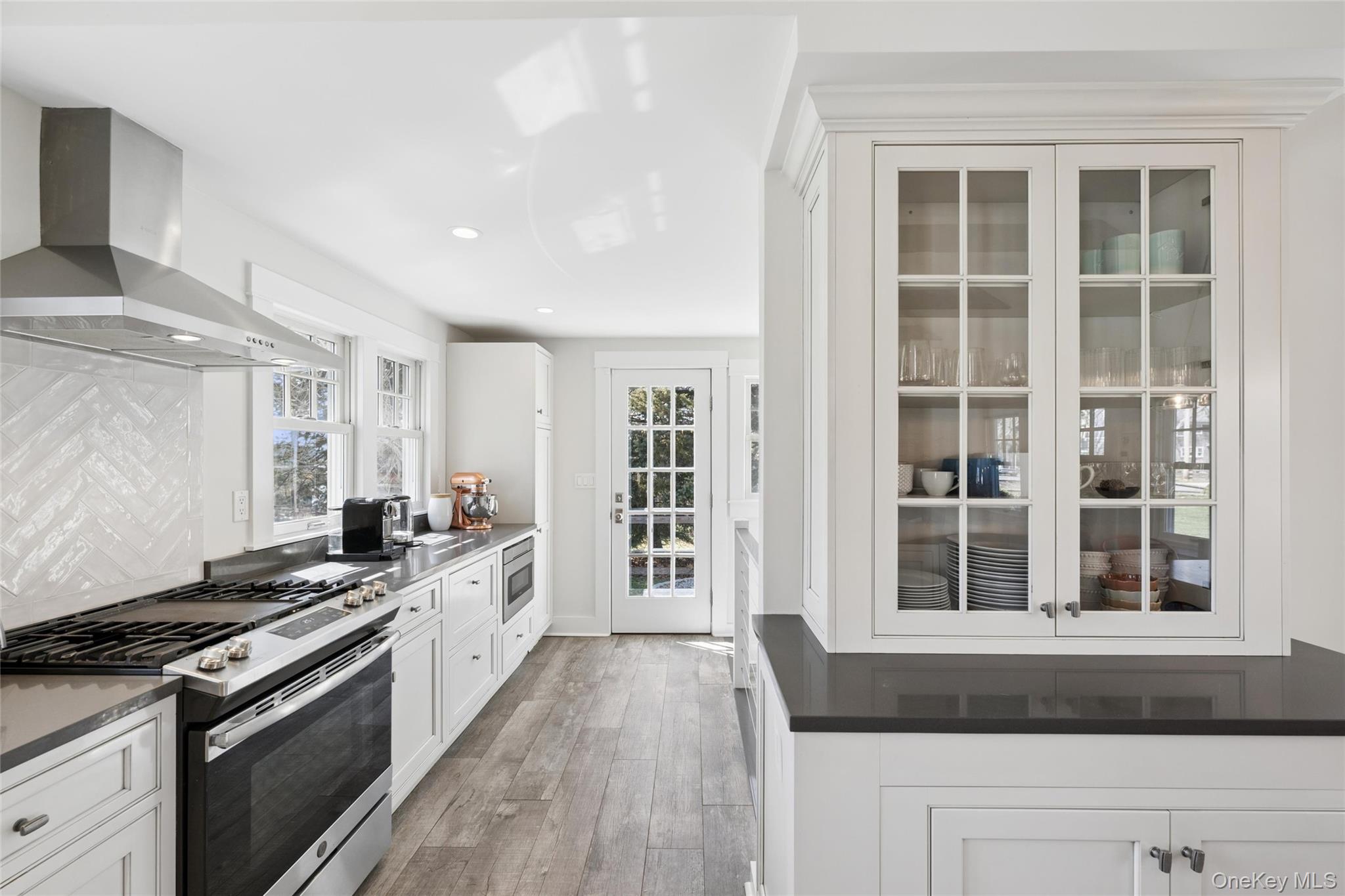 250 Oak Road New Suffolk, NY 11956 - Photo 5 of 23