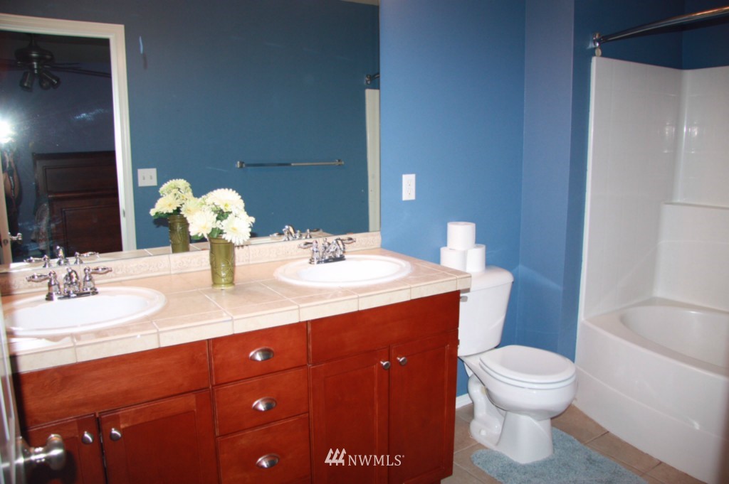 2410 194th Street Southeast Bothell, WA 98012 - Photo 4 of 17
