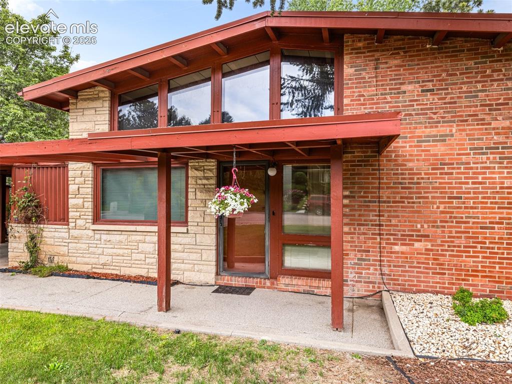 628 Castle Road Colorado Springs, CO 80904 - Photo 5 of 39